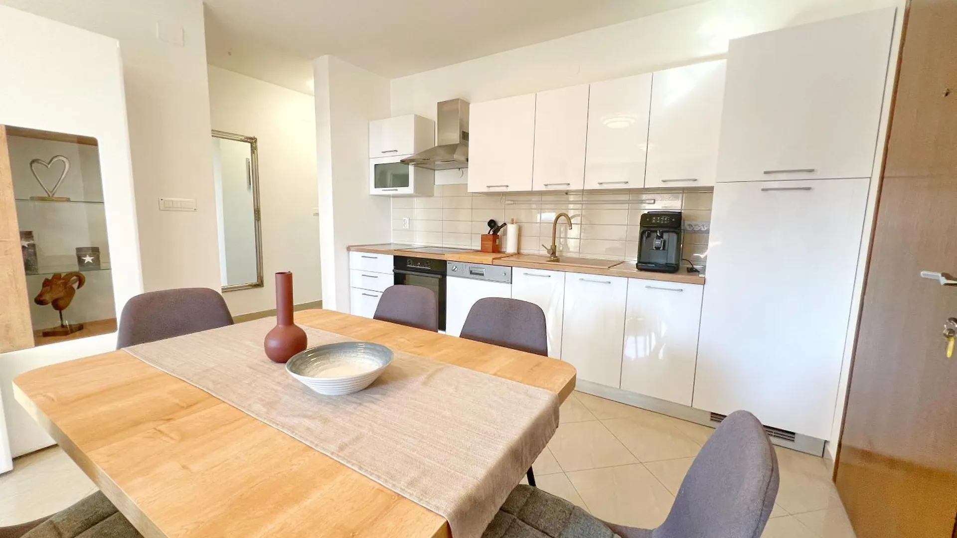New And Modern Apartment Kala With Seaview, Liznjan