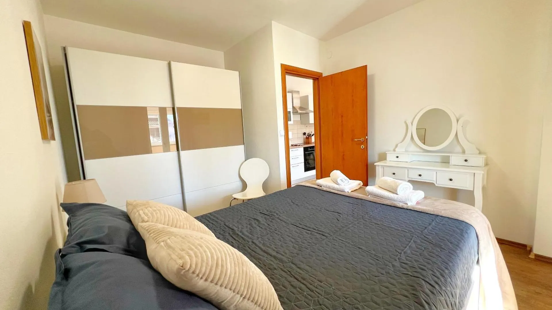 New And Modern Apartment Kala With Seaview, Liznjan